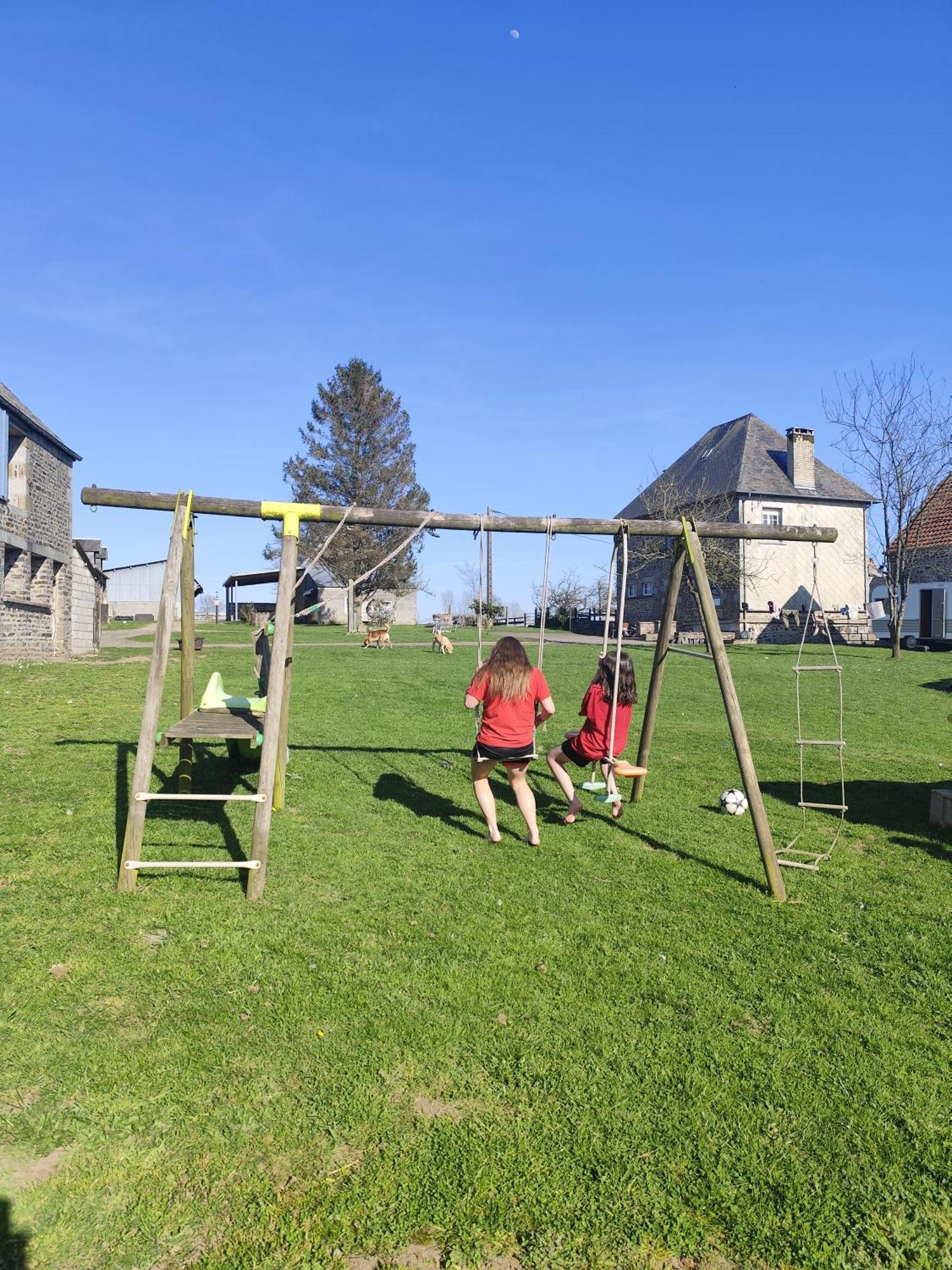 La Billardiere Camping A La Ferme Le Menil-Ciboult Экстерьер фото